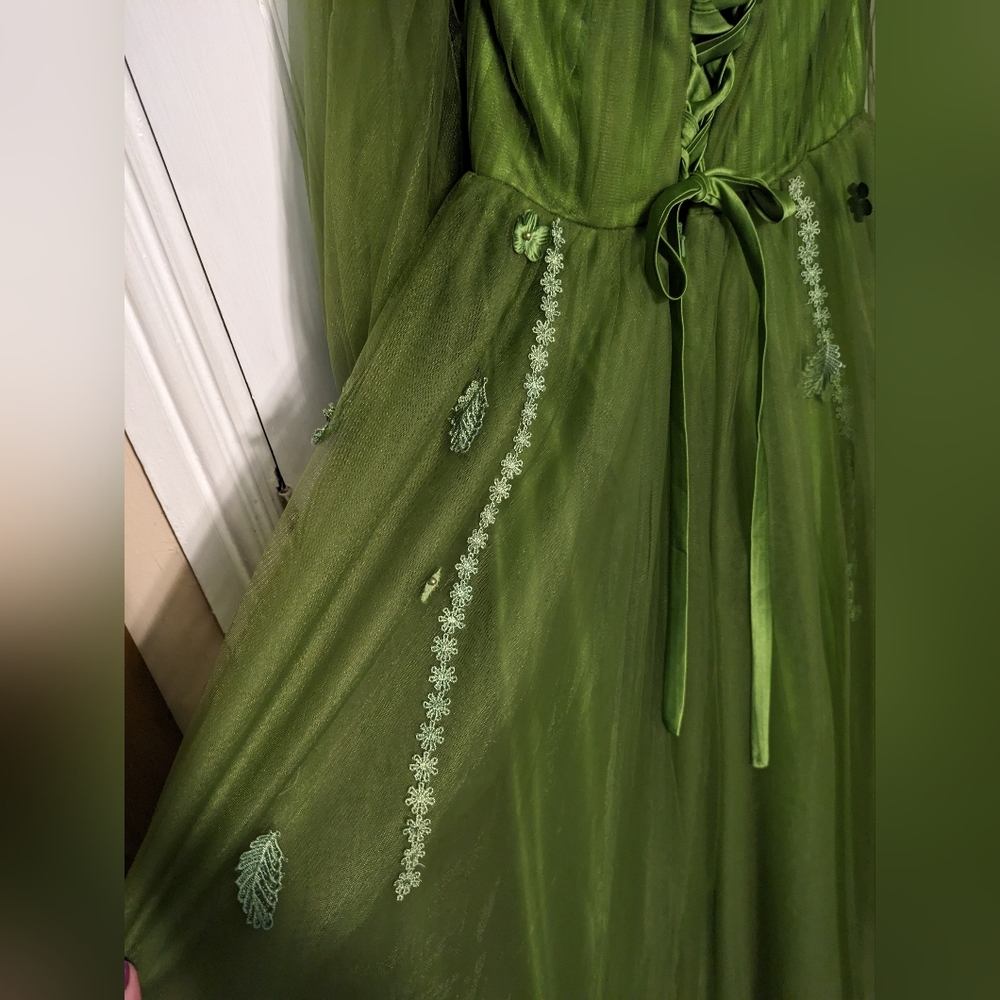 Elegant Olive Green Prom Dress with Floral Appliqué - Picture 12 of 12